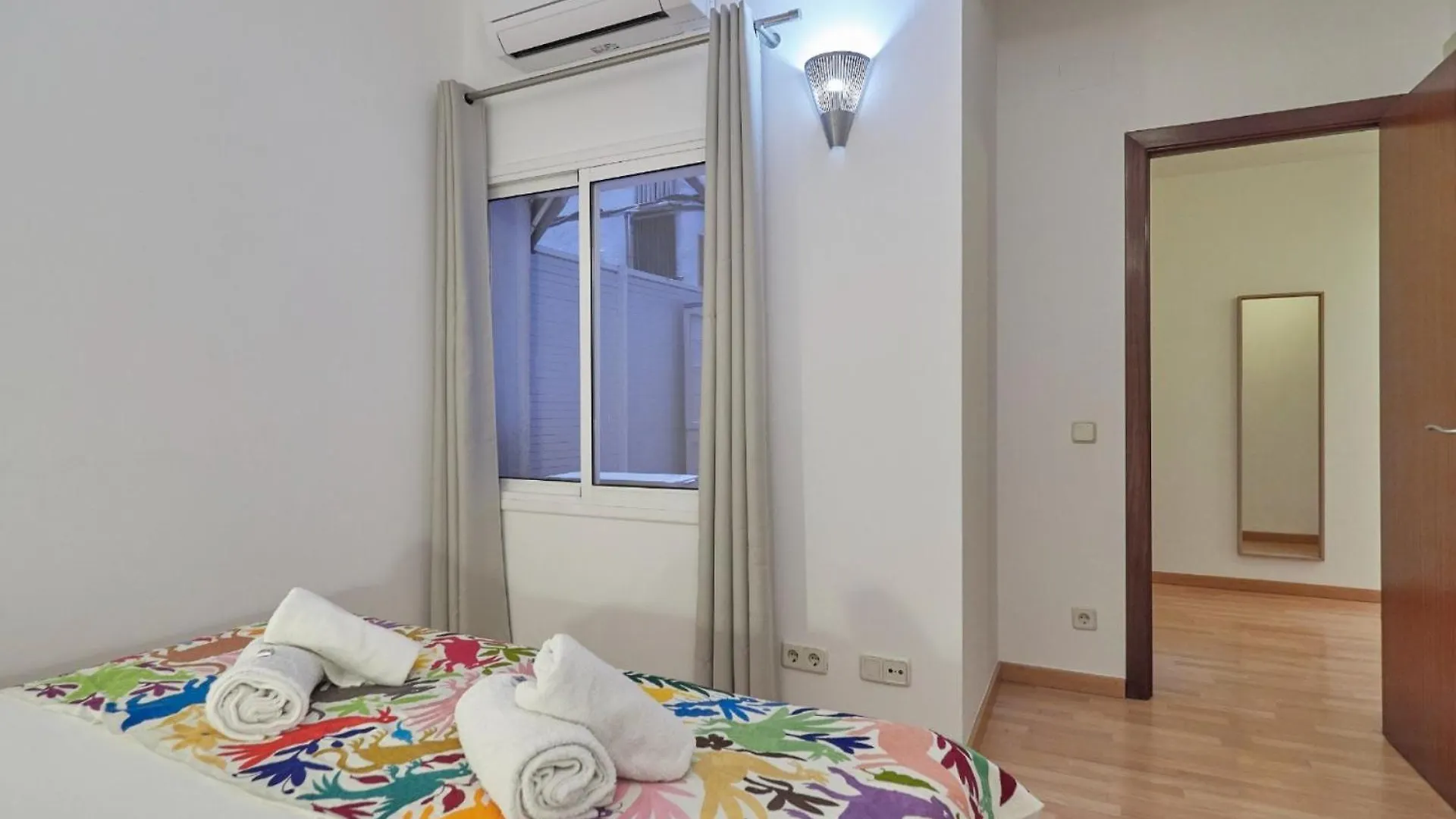 Sant Pau Barcelona Suites 0*,